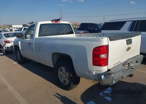 2010 Chevrolet Silverado 1500 Work Truck z USA, uszkodzony, nr VIN 1GCPCPEA6AZ164351